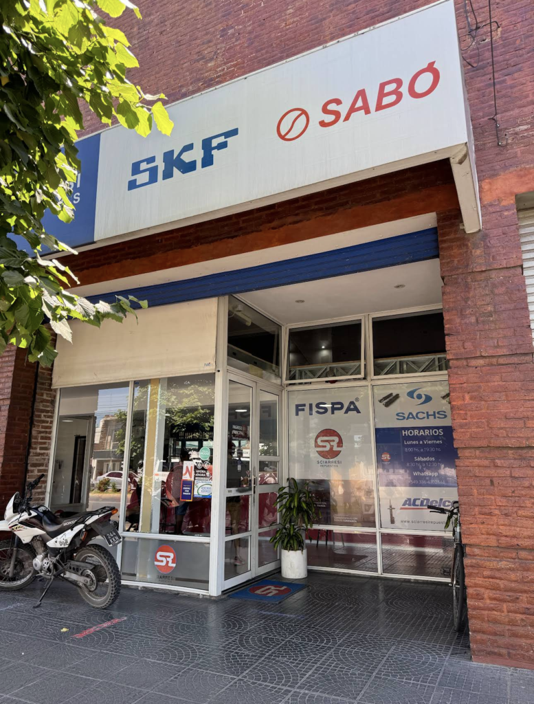 Sciarresi Repuestos S.A.

Somos una empresa familiar con más de 45 años de trayectoria en la comercialización de repuestos para automóviles, ofreciendo productos originales y alternativos de las principales marcas del mercado.

A lo largo de los años hemos acompañado a particulares, talleres mecánicos y empresas, brindando asesoramiento personalizado y soluciones confiables.

Actualmente contamos con tres sucursales:
	•	San Nicolás de los Arroyos (Casa Central)
	•	Villa Constitución
	•	Pergamino

Nuestro compromiso es seguir creciendo junto a nuestros clientes, manteniendo los valores que nos caracterizan desde nuestros inicios.